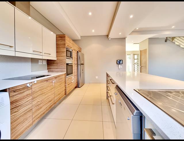 3 BEDROOM DUPLEX TO LET IN OAKLANDS